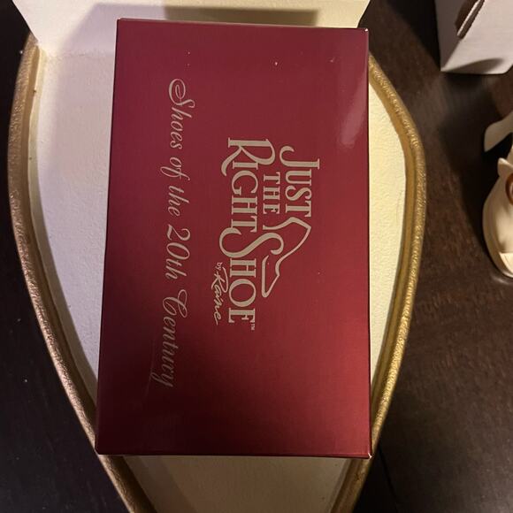 Just the Right Shoe Struttin’ - Picture 3 of 10